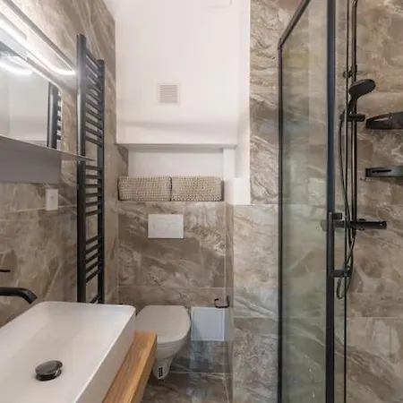 Luxe - Dream Location - For 2 Pp *